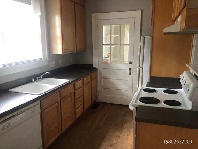 Building Photo - 511 Pierson Dr