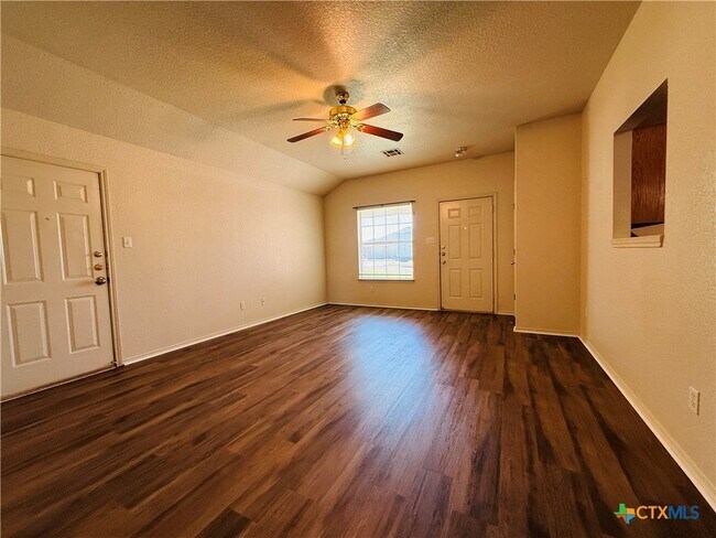 Building Photo - 2801 Lucille Dr
