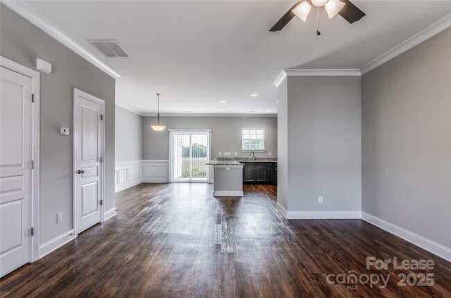 Building Photo - 388 Halton Crossing Dr SW