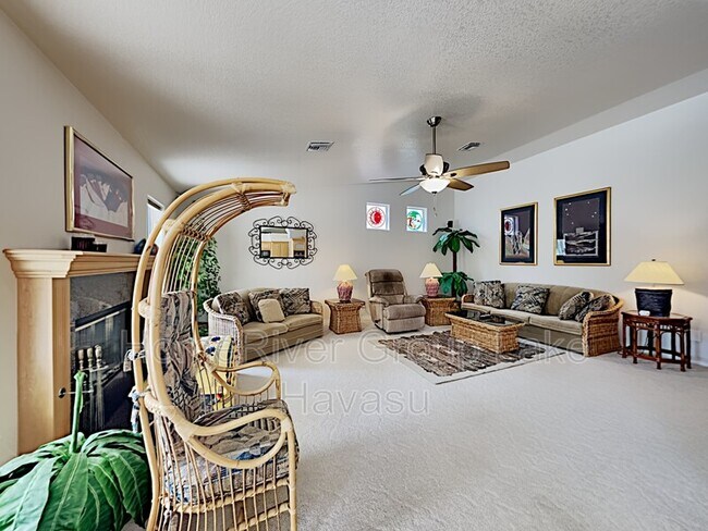 Building Photo - 3418 Thunderbird Dr