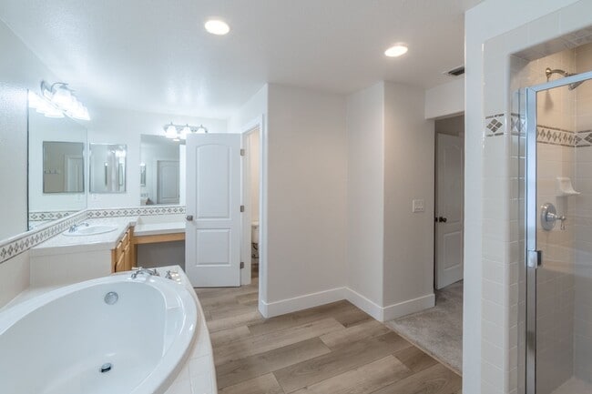 Foto del edificio - 2115 Sterling Dr