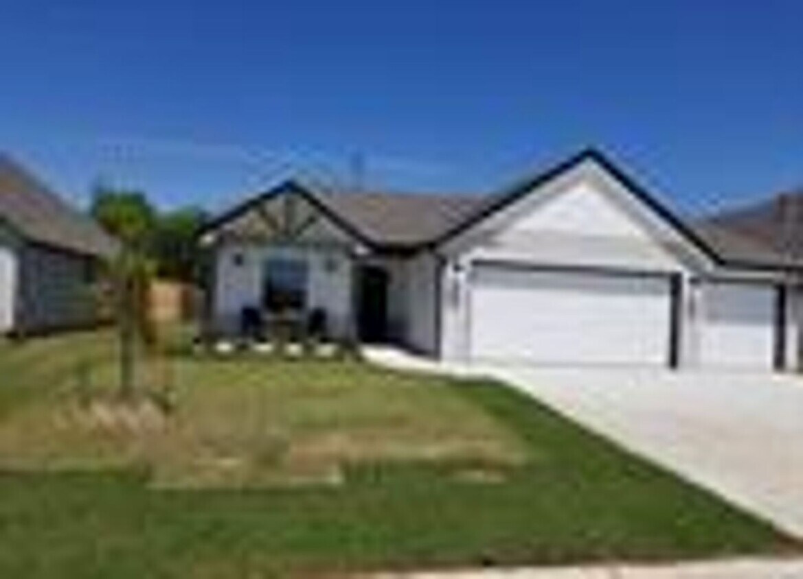 Primary Photo - This 3 bed, 2 bath, 3 car, plus an office ...