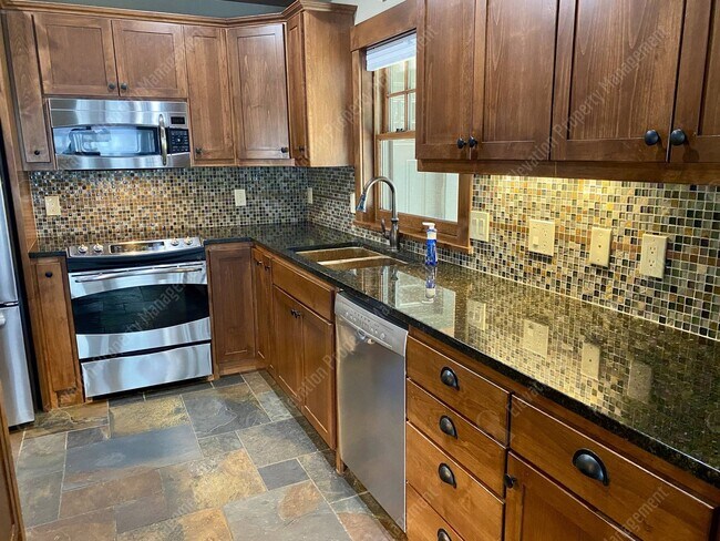 Foto del edificio - Modern Barn Style 2 BR - 2 BA on 1 acre in...