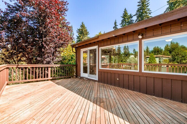 Building Photo - JENSEN DUPLEX