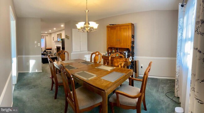 Foto del edificio - 3328 Spring Ln