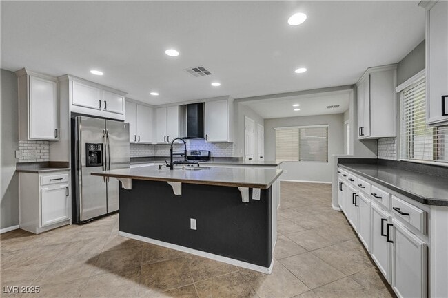 Building Photo - 663 Homewillow Ave