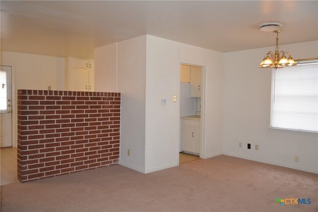 Building Photo - 1323 Gardenia Ave