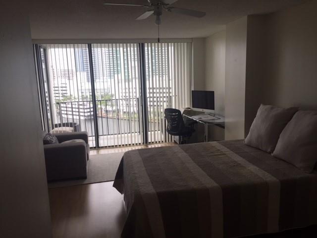 Building Photo - 200 Leslie Dr