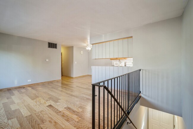Building Photo - 1373 Quaker Ln