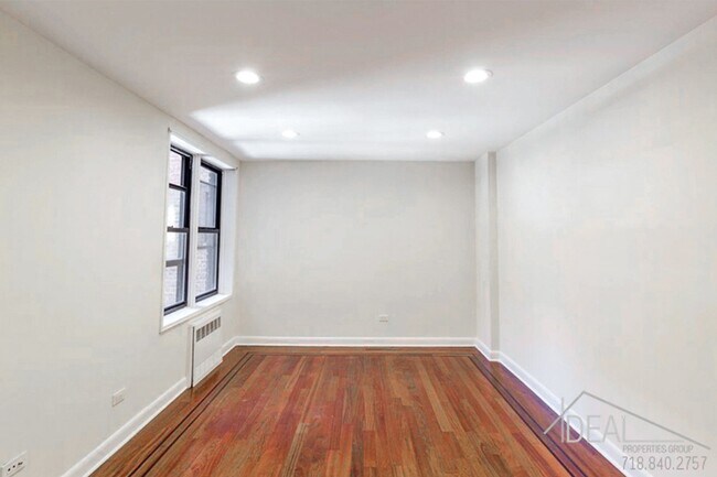 Building Photo - 5 Prospect Park Southwest