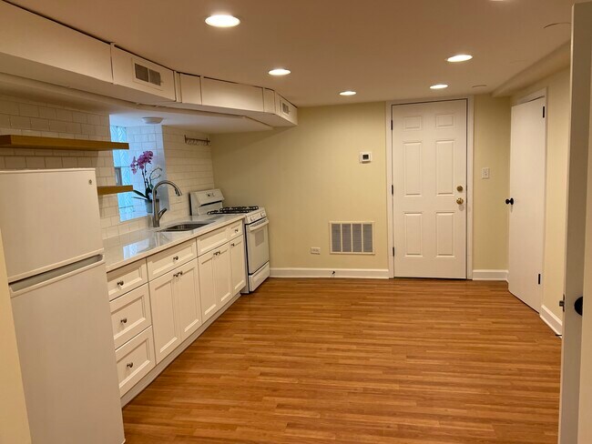 Foto del edificio - 816 N Maplewood Ave