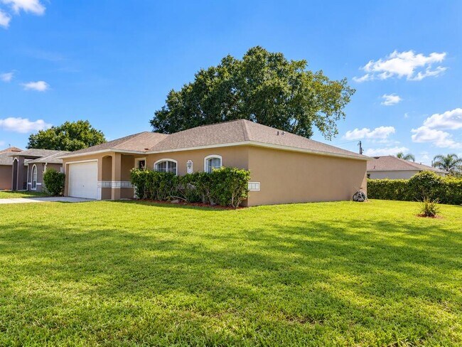 Building Photo - 625 Llama Dr