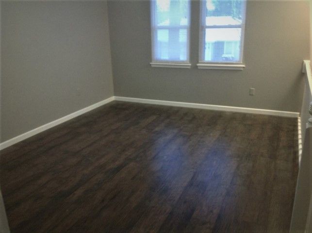 Foto del edificio - 8206 Woodson Dr