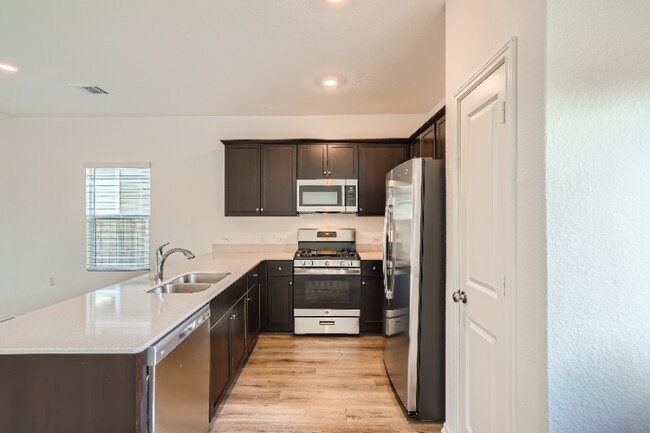 Building Photo - 2712 Shimsham Dr