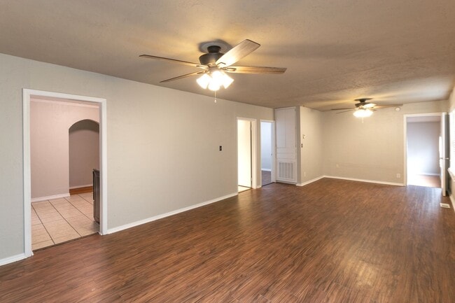 Building Photo - Beautiful 3 Bed 2 bath Home in Norman!