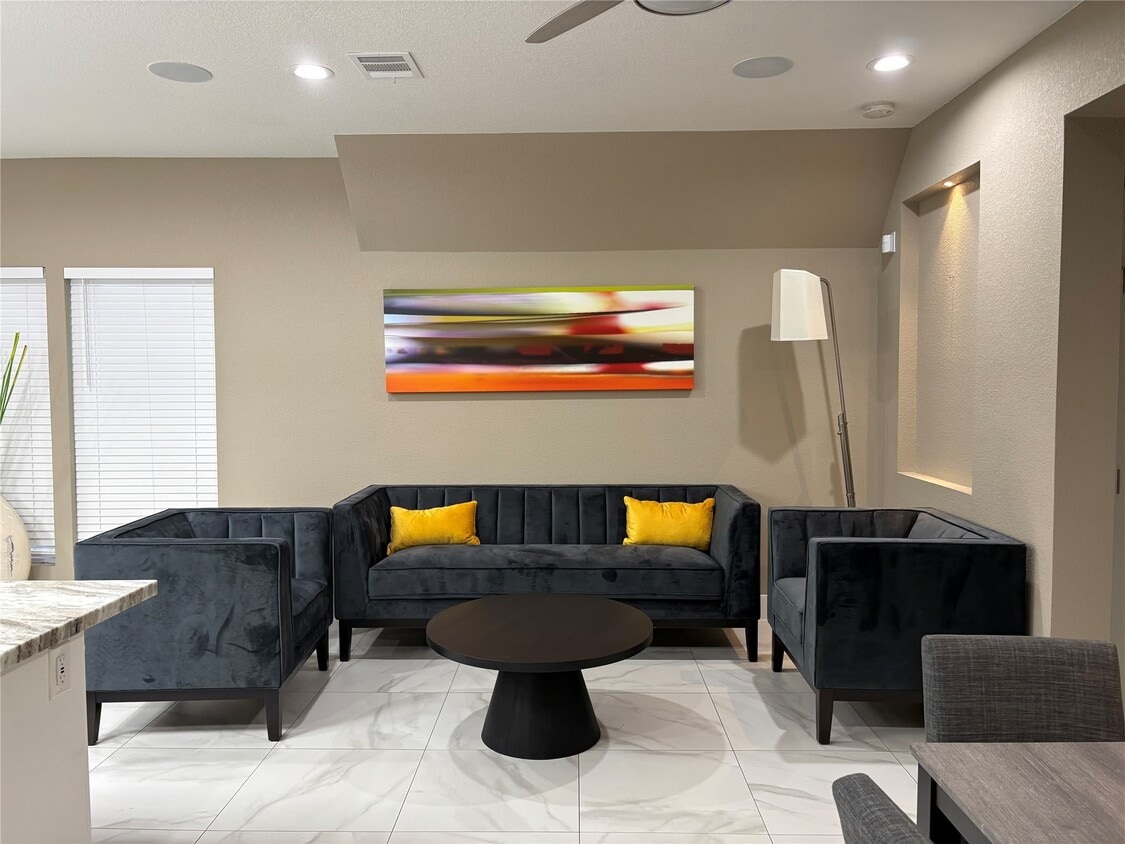 Foto principal - 9134 Brandon St