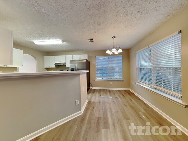 Building Photo - 266 Summer Hill Cir