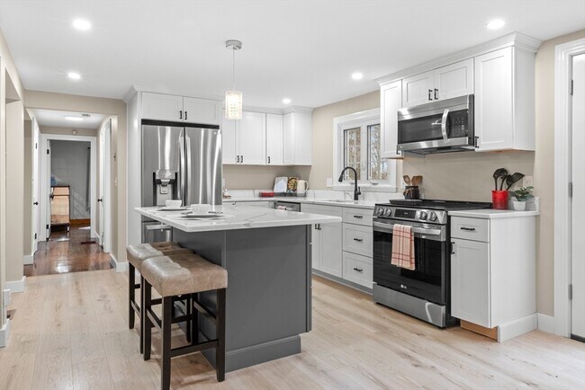 Foto del edificio - 123 Pond St