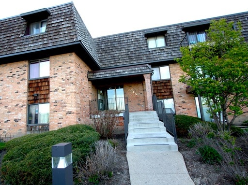 Primary Photo - 10 Oak Creek Dr