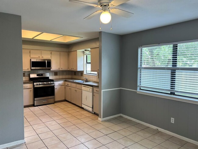 Foto del edificio - 1010 Tiffany Ln