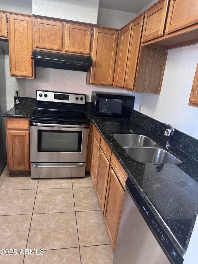 Building Photo - 4424 E Tanglewood Dr
