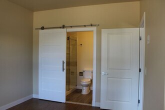 Building Photo - 200 E Malibu Dr