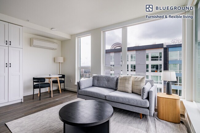 Foto del edificio - 1000 E Yesler Wy