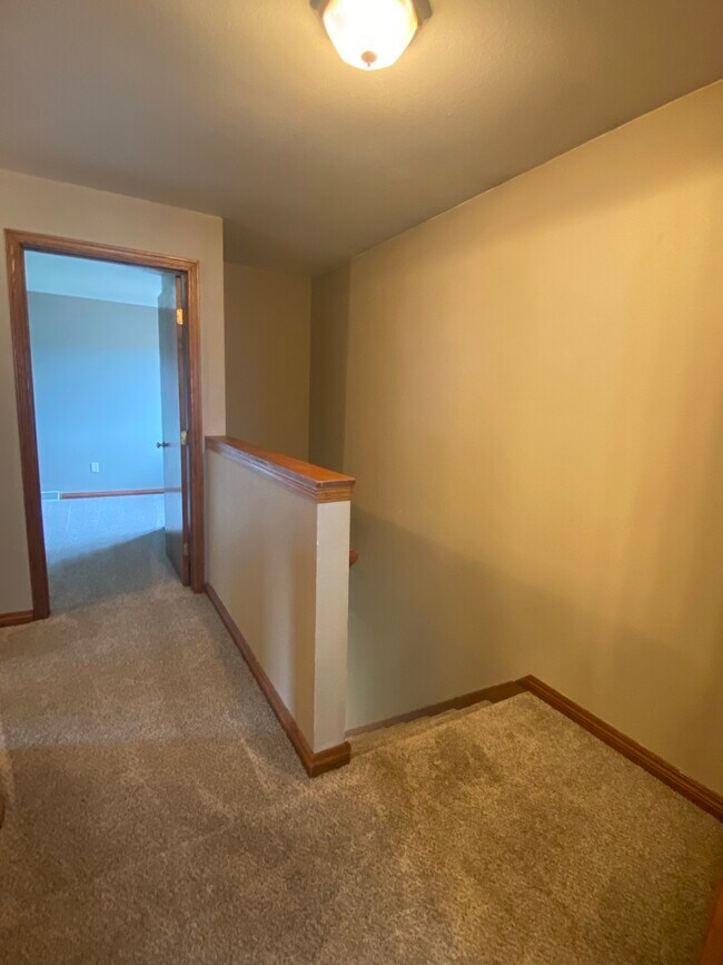 Building Photo - 1265 Crown Ct