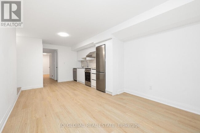 Building Photo - 475 Ossington Ave