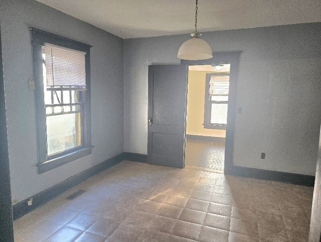 Building Photo - 2414 Garfield Ave