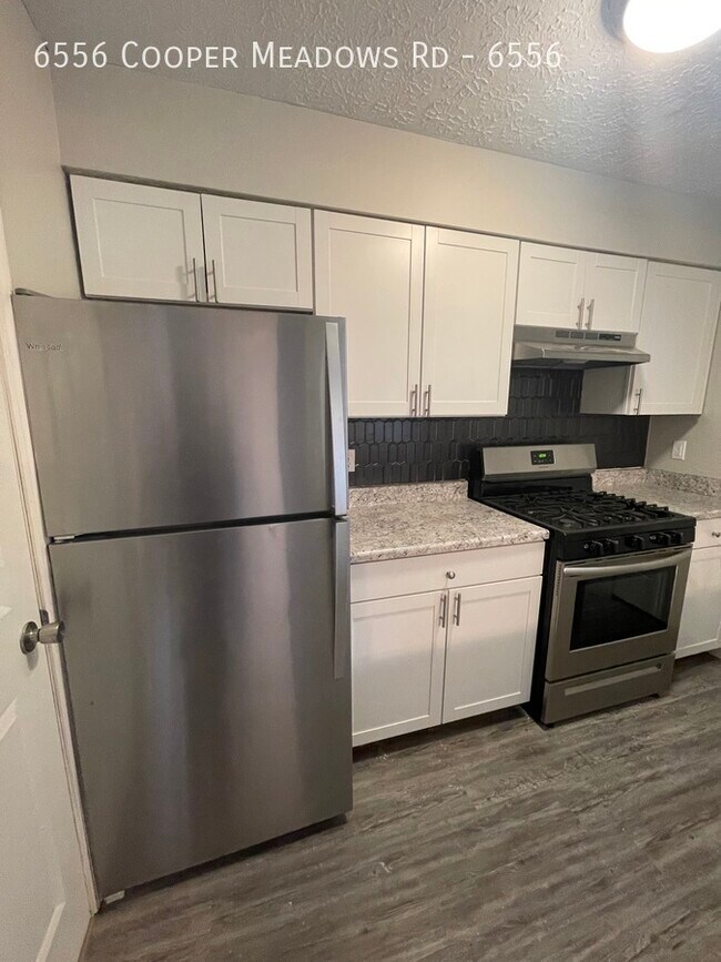 Building Photo - Newly Renovated 2bd / 2.5bath Townhome