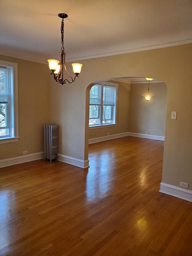 Building Photo - 804 Elmwood Ave