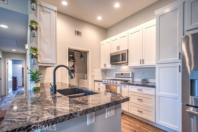 Building Photo - 319 Chaumont Cir