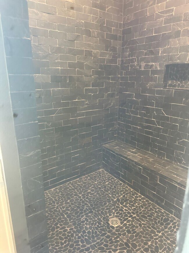 Foto del edificio - open concept 4bd - rent to own