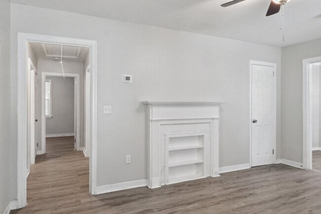 Foto del edificio - Large 3BR/2BA Near Downtown House For Rent
