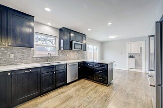 Building Photo - 3307 Chris Dr