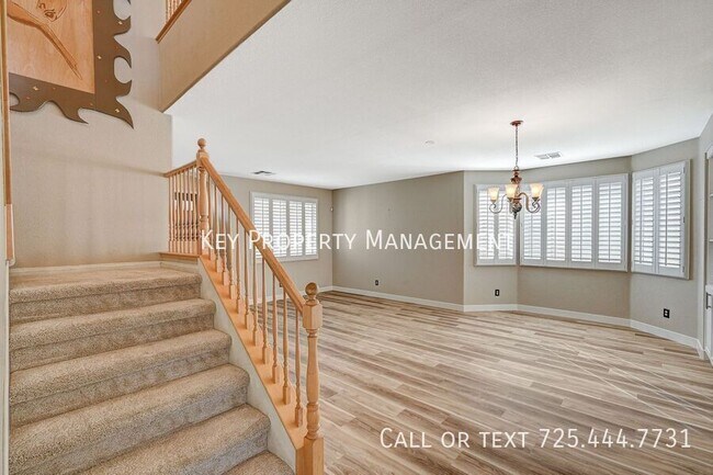 Building Photo - Beautiful 5 bedroom, 3 bathroom home locat...
