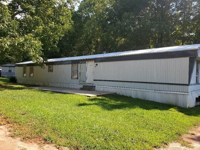 Foto principal - Nice 14x70 mobile home in small, quiet park!