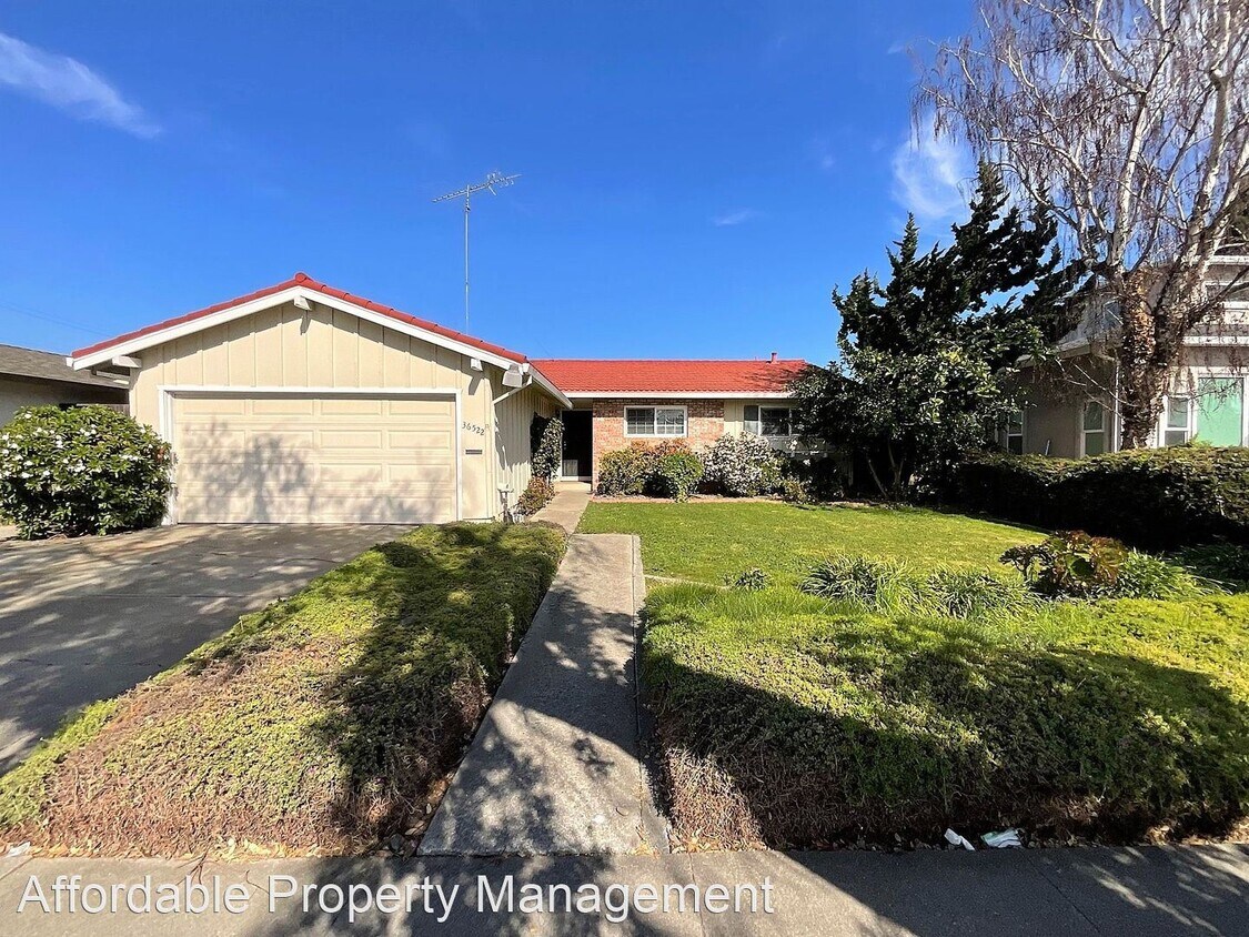 Foto principal - 3 br, 2 bath House - 36522 Oak Street
