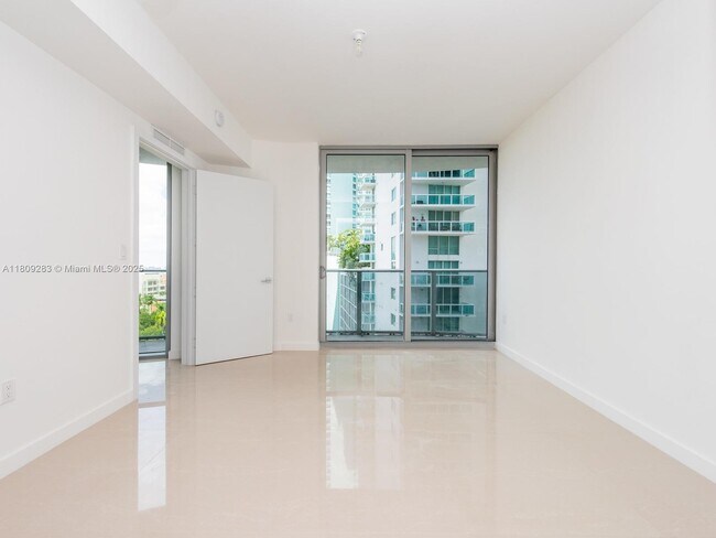 Foto del edificio - 488 NE 18th St