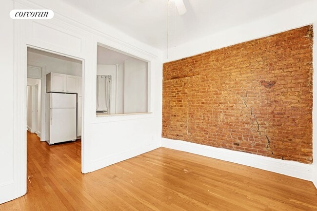 Building Photo - 192 Bleecker St