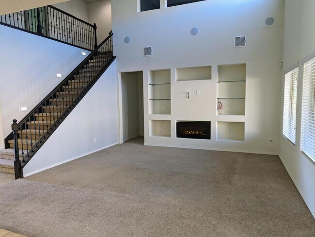 Building Photo - 538 Palo Alto Dr NE
