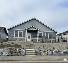 Building Photo - 725 Spyglass
