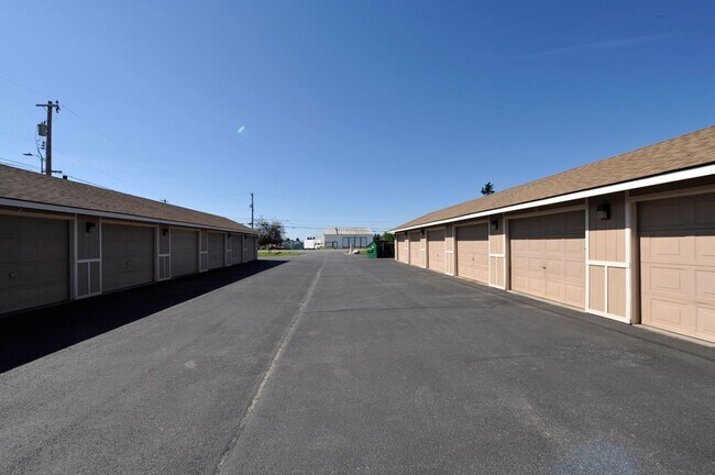 Foto del edificio - Hayden Apt. Available 2 bed 1 bath (upstairs)