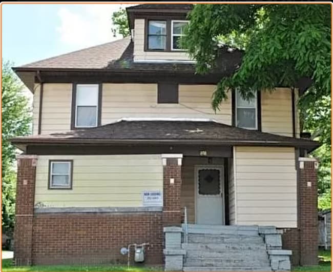 Building Photo - 801 W North St
