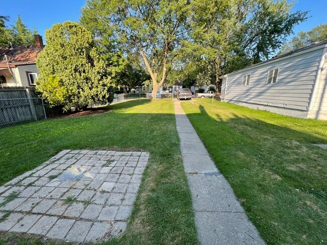 Building Photo - 26333 Belanger St