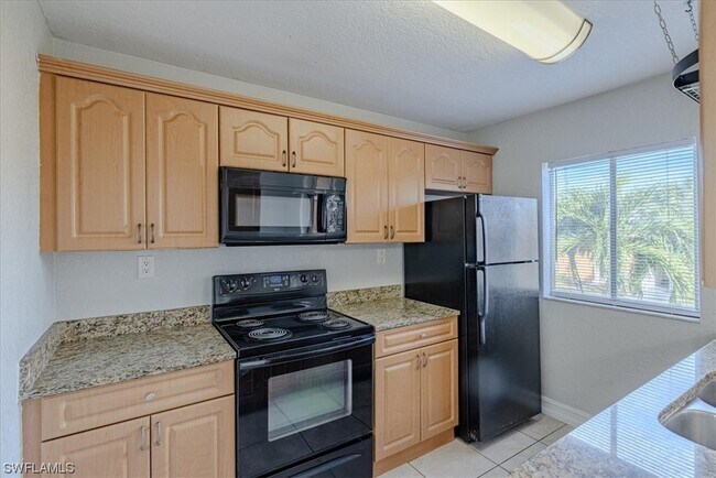 Foto del edificio - 12650 Kenwood Ln