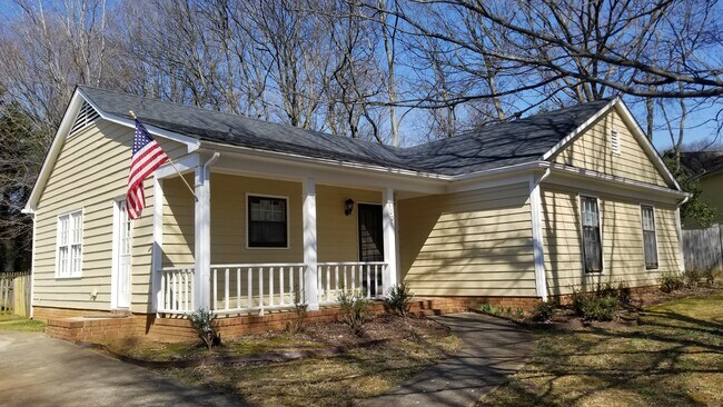 Building Photo - 500 Heather Ln