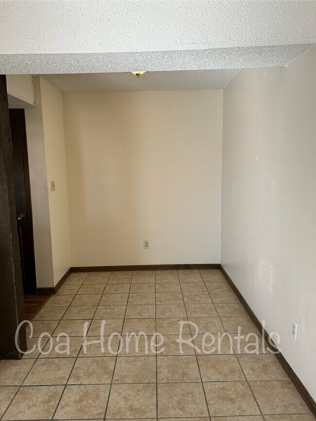 Foto del edificio - West Side Town Home