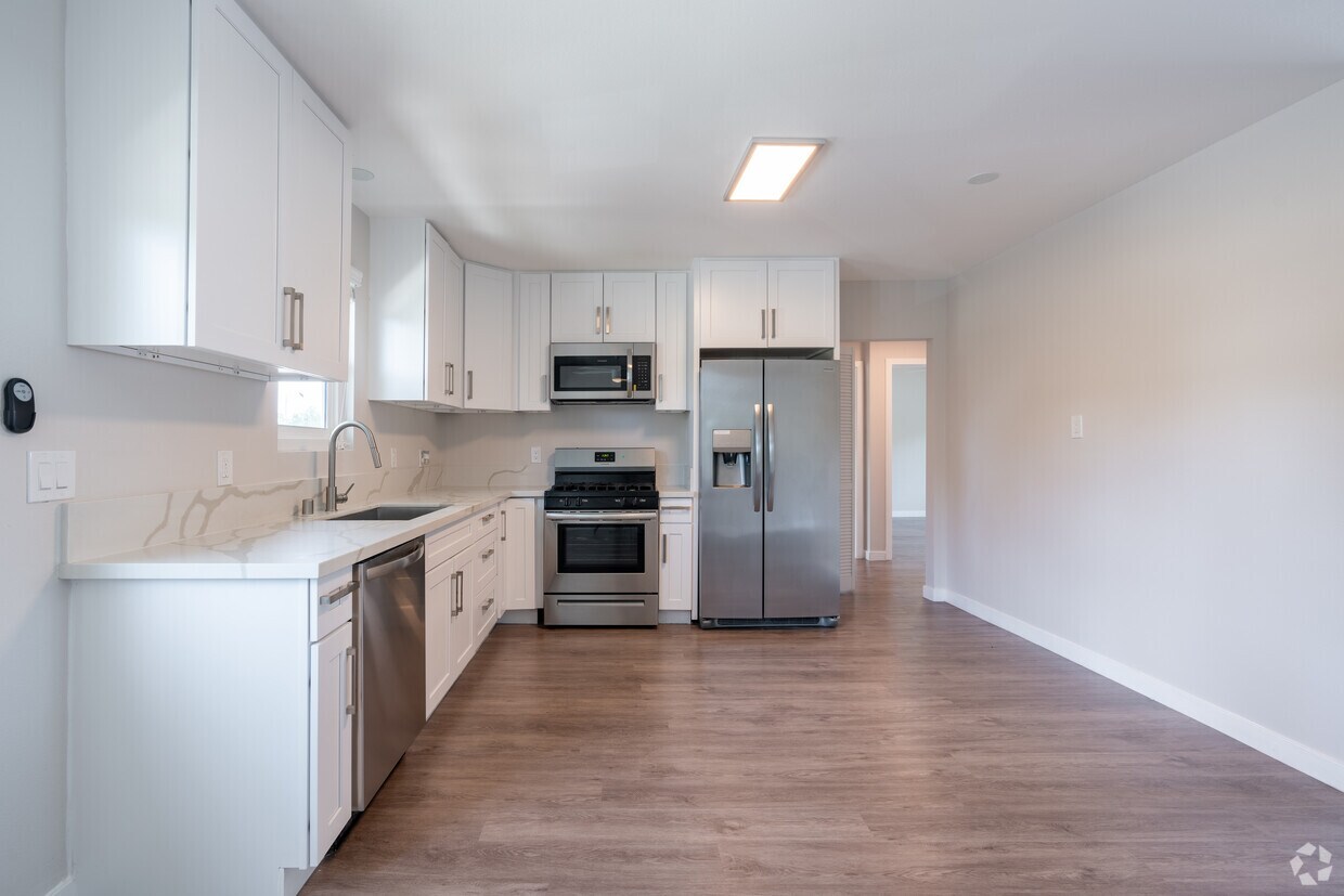 Foto principal - 5008 Hazeltine Ave